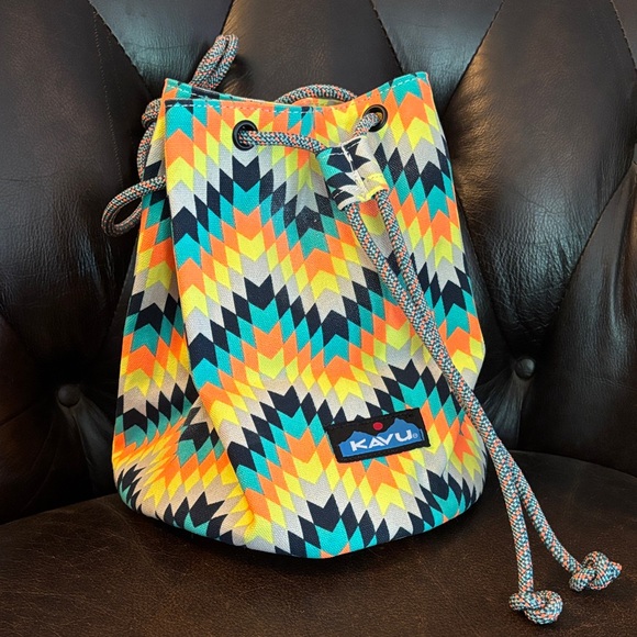 Kavu Handbags - KAVU Women's Vibrant Chevron Crossbody Bucket Bag